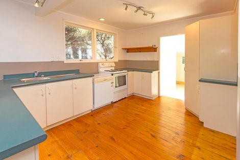 Photo of property in 7 Holiday Road, Stanmore Bay, Whangaparaoa, 0932