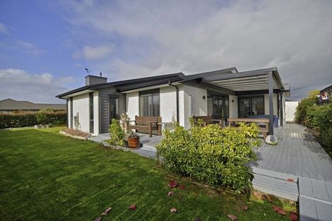 Photo of property in 2 Devon Lane, Carterton, 5713