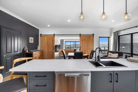 Photo of property in 1 Shakespeare Road, Bastia Hill, Whanganui, 4500