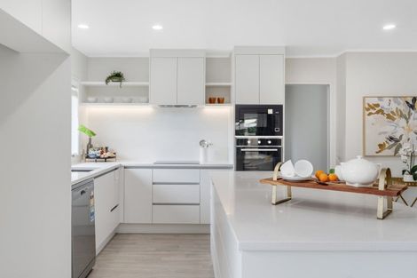 Photo of property in 66 Golfland Drive, Golflands, Auckland, 2013
