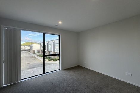 Photo of property in 2 Mikoikoi Crescent, Mangere Bridge, Auckland, 2022