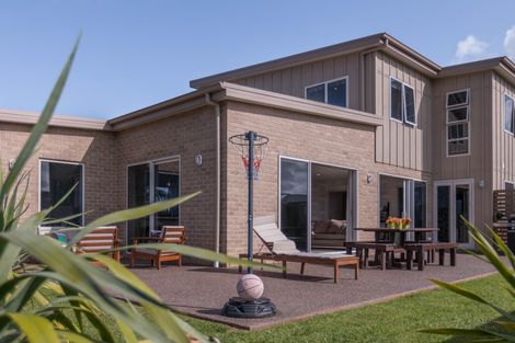 Photo of property in 30 Surfers Avenue, Waihi Beach, 3611