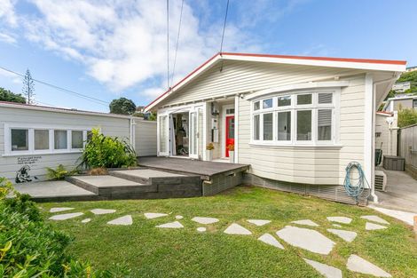 Photo of property in 55 The Parade, Island Bay, Wellington, 6023