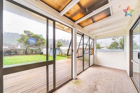 Photo of property in 33 Compton Crescent, Taita, Lower Hutt, 5011
