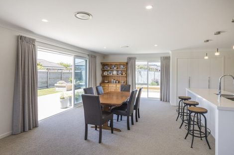 Photo of property in 2 Hydrangea Lane, Milson, Palmerston North, 4414