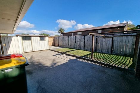 Photo of property in 2 Framalda Place, Conifer Grove, Takanini, 2112