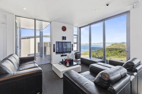 Photo of property in 56 Tamworth Crescent, Newlands, Wellington, 6037