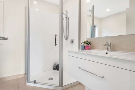 Photo of property in 116c Birkdale Road, Birkdale, Auckland, 0626