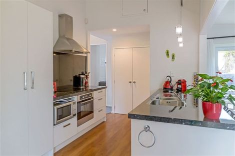 Photo of property in 31 Oteha Valley Road, Northcross, Auckland, 0632