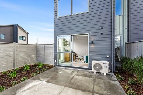 Photo of property in 6 Park Green Avenue, Rosehill, 2113