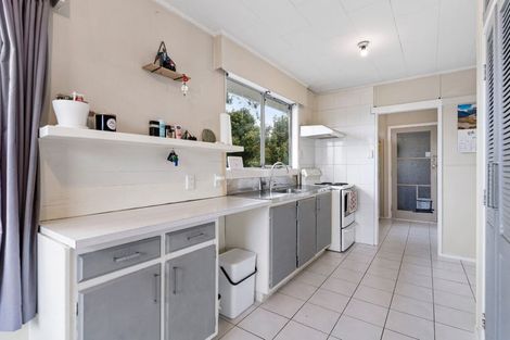 Photo of property in 14 Waari Avenue, Sunnyvale, Auckland, 0612