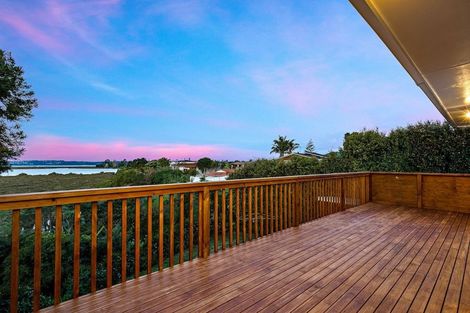 Photo of property in 31 Pipitea Place, Massey, Auckland, 0614