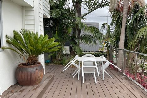 Photo of property in 2/19 Garadice Road, Rothesay Bay, Auckland, 0630