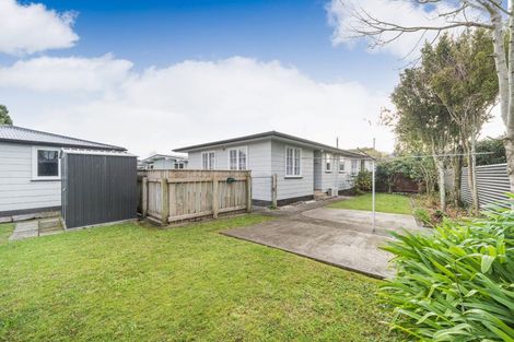Photo of property in 15b Wikiriwhi Crescent, Awapuni, Palmerston North, 4412