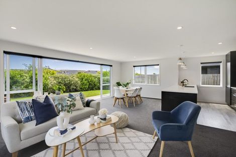 Photo of property in 17 Mahia Lane, Waikanae, 5036