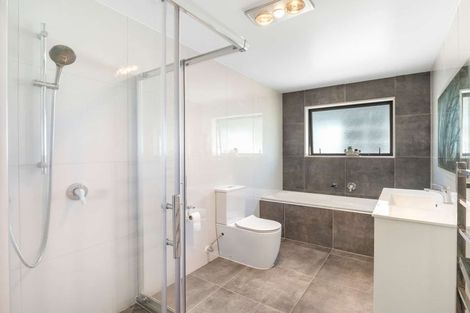 Photo of property in 9 Cooladawson Drive, Flat Bush, Auckland, 2019