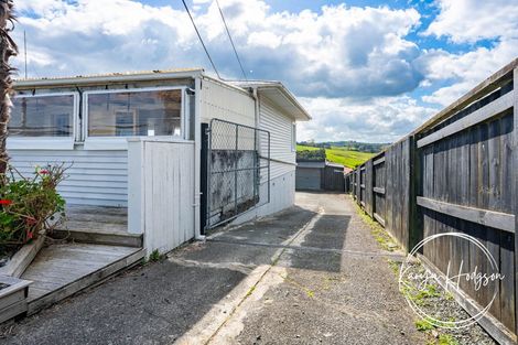 Photo of property in 103 Hurndall Street East, Maungaturoto, 0520
