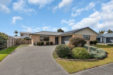 Photo of property in 32 Bermuda Place, One Tree Point, 0118