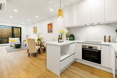 Photo of property in 208a Ti Rakau Drive, Pakuranga Heights, Auckland, 2010