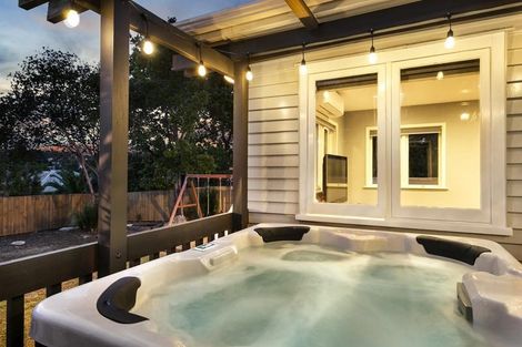 Photo of property in 63 Kaurilands Road, Titirangi, Auckland, 0604