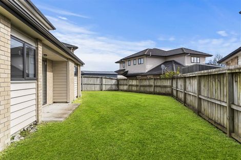 Photo of property in 6 Kirikiri Drive, Papakura, 2110