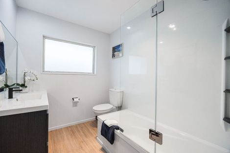Photo of property in 22 Whangaparaoa Road, Red Beach, 0932