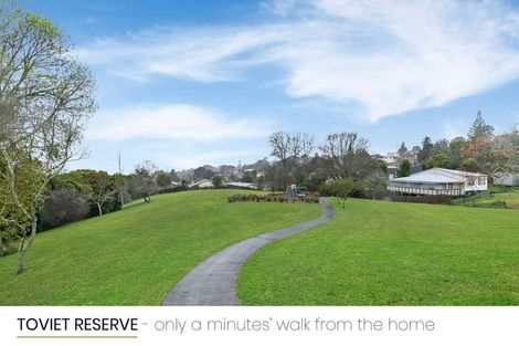 Photo of property in 1/53 Ayton Drive, Totara Vale, Auckland, 0629