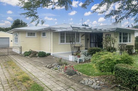 Photo of property in 3 Mathew Street, Dannevirke, 4930