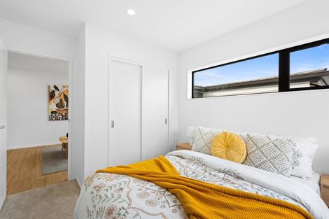 Photo of property in 5/90 Picasso Drive, West Harbour, Auckland, 0618