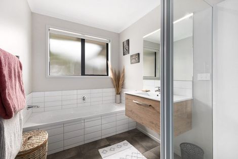 Photo of property in 31 Mooring Close, Whitby, Porirua, 5024