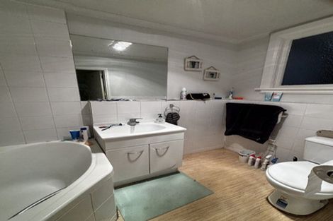 Photo of property in Devonport Apartments, 23/127 Saint Aubyn Street, New Plymouth, 4310