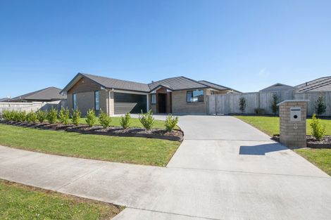 Photo of property in 8 Remana Crescent, Huapai, Kumeu, 0810
