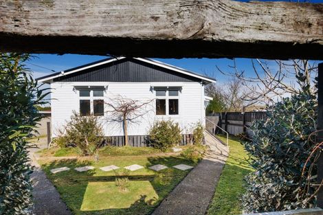 Photo of property in 2 Ngahina Street, Marton, 4710