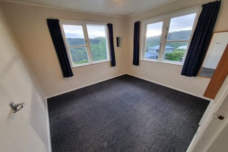 Photo of property in 12 Huntingdon Street, Northland, Wellington, 6012