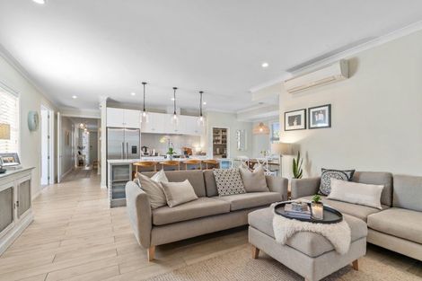 Photo of property in 2 Glen Bridge Lane, Harewood, Christchurch, 8051