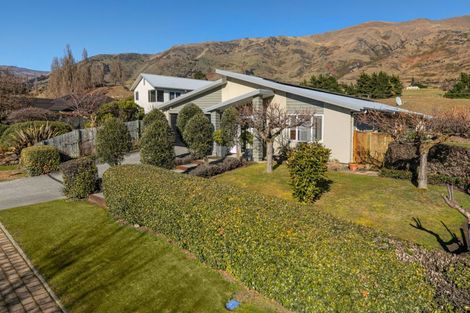 Photo of property in 50 Kelliher Drive, Wanaka, 9305