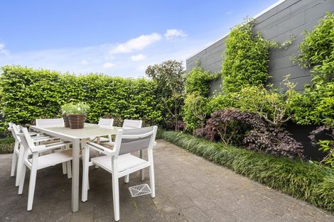 Photo of property in 3 Union Street, Merrilands, New Plymouth, 4312