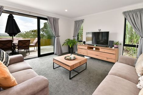 Photo of property in 35 St James Avenue, Helensville, 0800