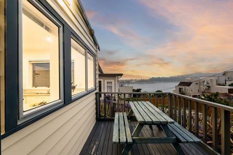 Photo of property in 76 Bayview Road, Paremata, Porirua, 5024