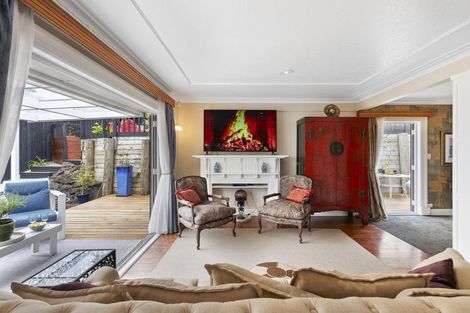 Photo of property in 11 Rangeview Road, Sunnyvale, Auckland, 0612