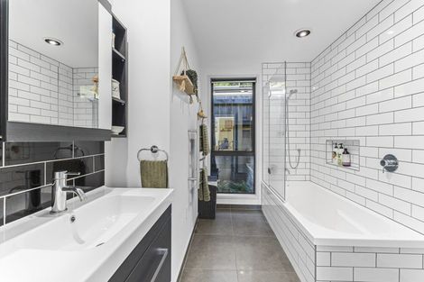 Photo of property in 4 Bright Way, Lower Vogeltown, New Plymouth, 4310