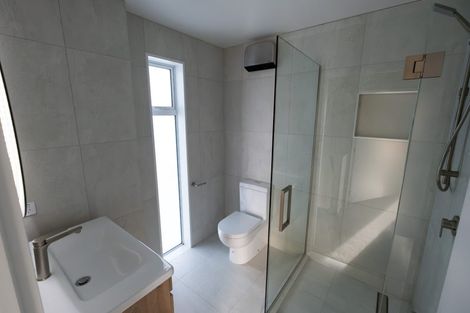 Photo of property in 5a Gill Avenue, Te Atatu Peninsula, Auckland, 0610