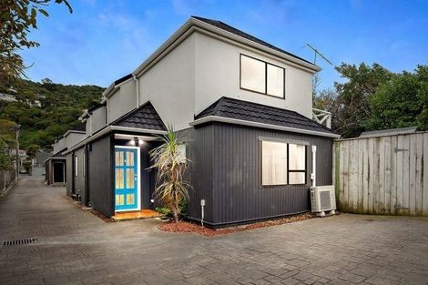 Photo of property in 4/163 Queens Drive, Lyall Bay, Wellington, 6022