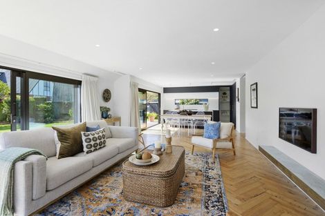 Photo of property in 17 Kingham Place, Avonhead, Christchurch, 8042