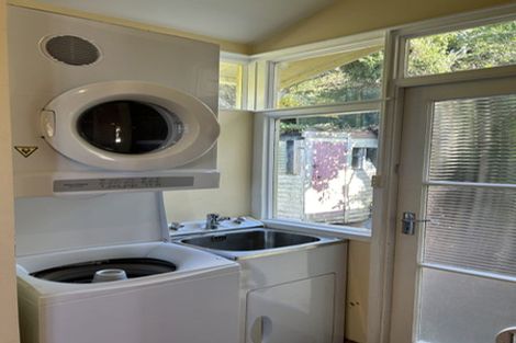 Photo of property in 100 Mortimer Terrace, Brooklyn, Wellington, 6021