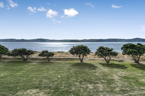 Photo of property in 25 Marine Parade, Eastbourne, Lower Hutt, 5013