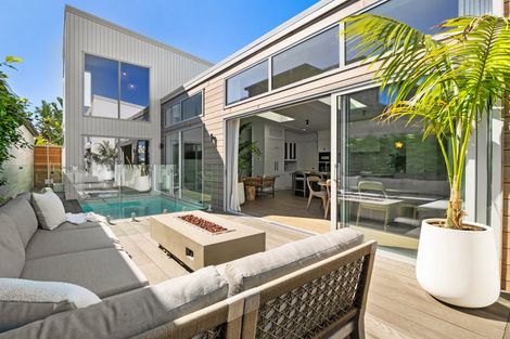 Photo of property in 10a Sunbrae Grove, Mount Maunganui, 3116