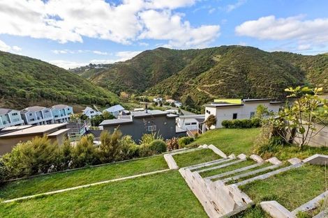 Photo of property in 40 Rarangi Way, Owhiro Bay, Wellington, 6023