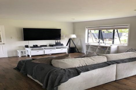 Photo of property in 40 Lyons Avenue, Murrays Bay, Auckland, 0630