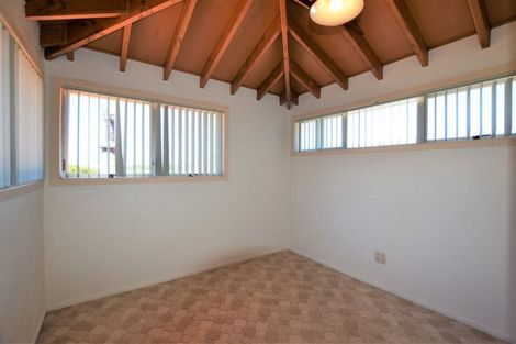 Photo of property in 25 Stottholm Road, Titirangi, Auckland, 0604